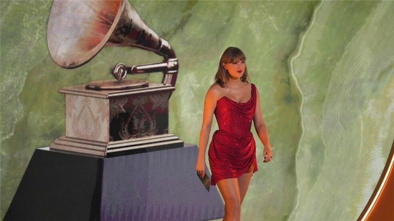 Taylor Swift vergab den Preis für das beste Country-Album. 