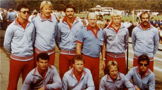 Teamfoto der südwestafrikanischen Nationalmannschaft bei der WM 1982. Olaf Boeckmann steht und ist der Zweite von rechts.