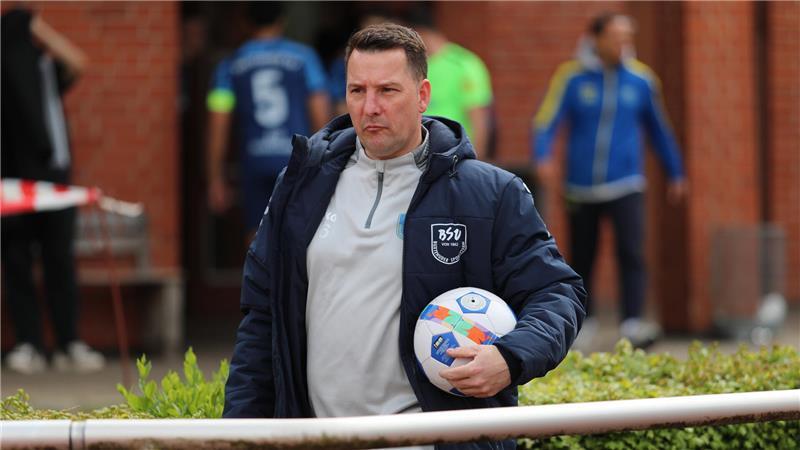 Teammanageer und Trainer: Daniel Schröder hilft beim Training und bei der Kaderplanung.