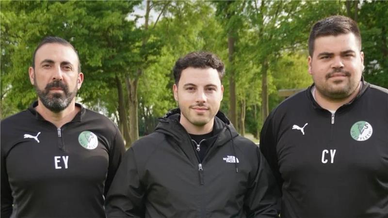 Engin Yildiz, Süleyman-Can Yaman und Rifat Can Yildiz in schwarzer Sportkleidung mit Logo vom TuSV Bützfleth.