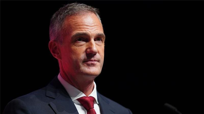 Technologieminister Kyle: Harte Strafen für Tech-Konzerne und sogar Haft möglich. (Archivbild)
