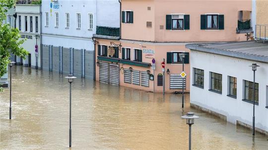 Teile der Altstadt von Passau sind noch immer vom Hochwasser der Donau überschwemmt.