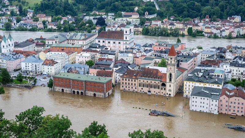 Hochwasser in Süddeutschland bleibt kritisch Teile der Altstadt von Passau sind vom Hochwasser der Donau überflutet.