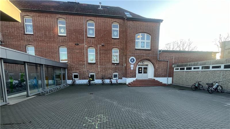 Teile der Grundschule Altkloster stehen auf der Liste für dringenden Sanierungsbedarf.