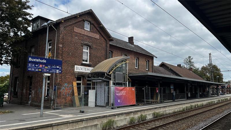 Historische Chance für Buxtehude: Neuer Bahnhof und Fahrradparkhaus Teile des Bahnhofsgebäudes sind Ende des 19. Jahrhunderts entstanden. Das Gebäude ist aber nicht denkmalgeschützt.