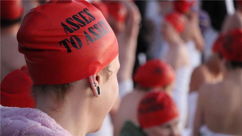 Hüllenlos in Hobart: 3.000 Nackte feiern Wintersonnenwende Teilnehmer sprachen von einem „Adrenalinkick“