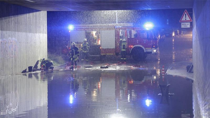 Teils heftige Gewitter mit Starkregen, Hagel und Sturmböen sind über Teile Bayerns hinweggezogen.