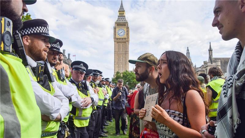 Teilweise soll es zu aggressivem Verhalten gegenüber Polizisten gekommen sein.