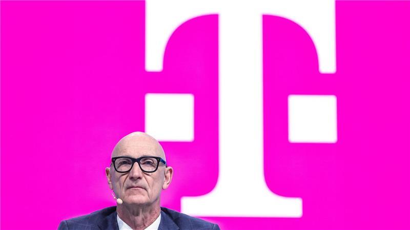 Telekom-Chef Tim Höttges geht auf Kuschelkurs zu US-Technologieriesen. 