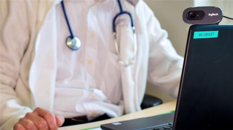 Gesundheitscampus Fredenbeck: Wie Patienten Telemedizin nutzen können Telemedizin bedeutet für Mediziner unter anderem, dass sie auf schnellem Weg Patientendaten austauschen können.