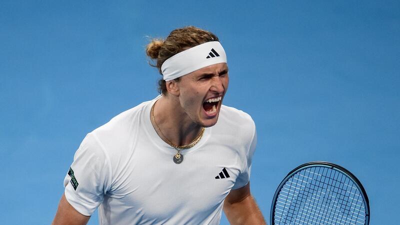 Tennis-Duo Kerber/Zverev verliert gegen Frankreich Tennis-Olympiasieger Alexander Zverev gewann das erste Match im Duell mit Frankreich.