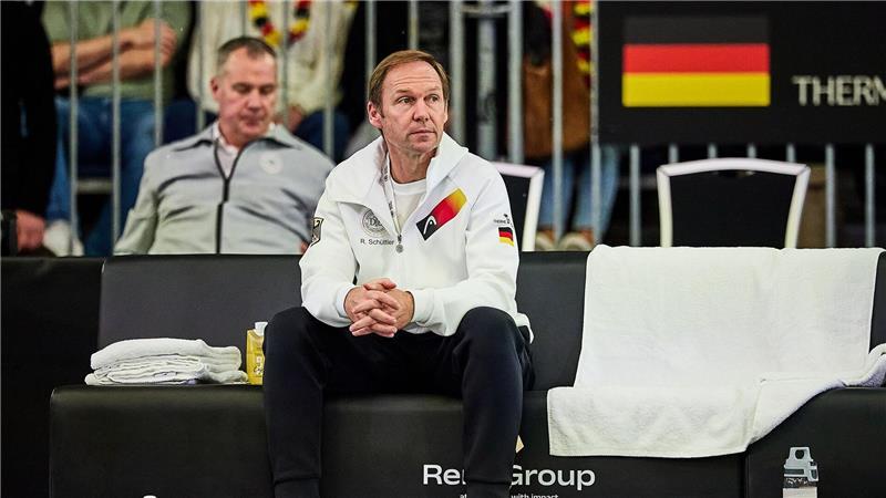 Abstieg ganz nah: Deutsches Tennis-Team unterliegt Türkei Tennis-Teamchef Rainer Schüttler bei den Playoffs in Ismaning.