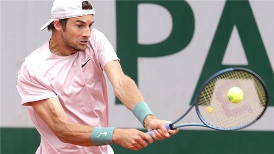 Tennisprofi Henri Squire gab in China sein Debüt im Davis Cup.