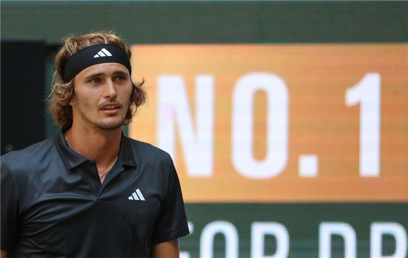 „Von Kindheit an mein Lieblingsverein“: HSV stattet prominenten Fan Besuch ab Tennisspieler Alexander Zverev. Foto: dpa