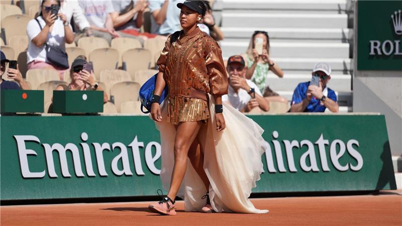 Tennisspielerin Naomi Osaka hat bei den French Open einen glänzenden Auftritt.