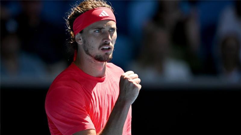 Shirt ausziehen: Fans bringen Sieger Zverev in Verlegenheit Tennisstar Alexander Zverev freut sich über den Achtelfinal-Einzug