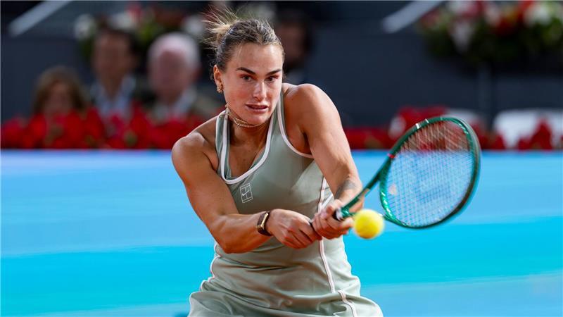 Tennisstar Aryna Sabalenka aus Belarus darf künftig wieder unter eigener Flagge antreten. (Archivbild)