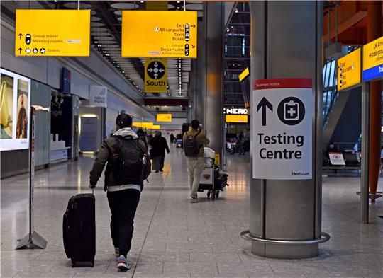 Terminal 5 am Londoner Flughafen Heathrow: Auch England hat eine Corona-Testpflicht für Reisende aus China eingeführt.
