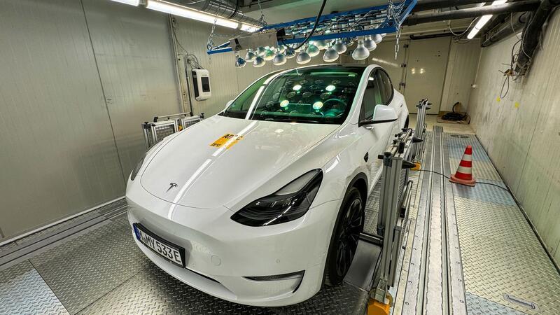 Tesla Model Y - nach Zahlen des ZSW das weltweit häufigste Elektroauto. 