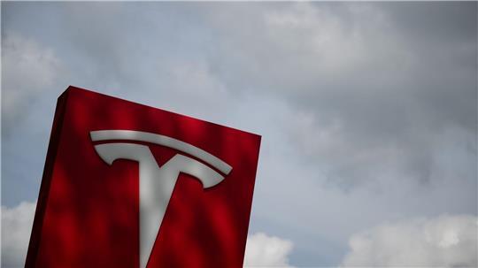 Tesla entschied sich dafür, abgespeckte Versionen heutiger Modelle günstiger zu verkaufen. (Archivbild)