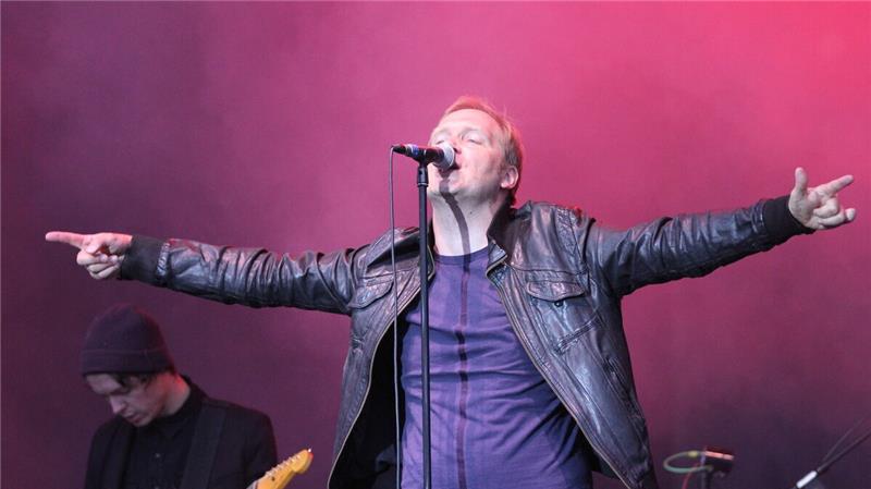 Nach KIZ und Tokio Hotel: Deutscher Rockstar für Deichbrand 2023 bestätigt Thees Uhlmann rockte schon 2015 beim Deichbrand. Foto: Unruh
