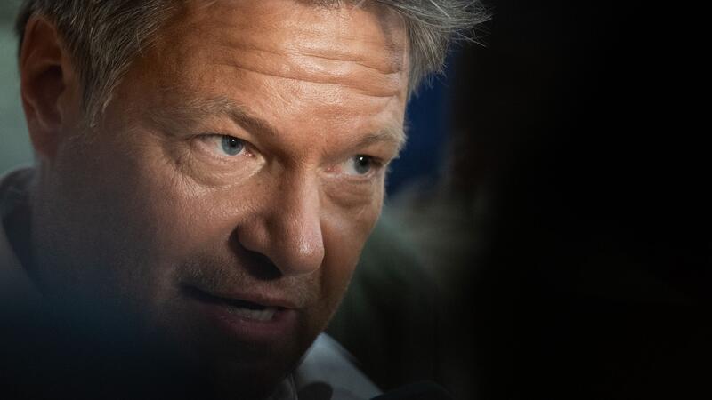 Sechs Probleme, die Habeck in China erwarten Themen von Habecks Reise nach Südkorea und China sind die bilateralen Handelsbeziehungen und die Klimapolitik.