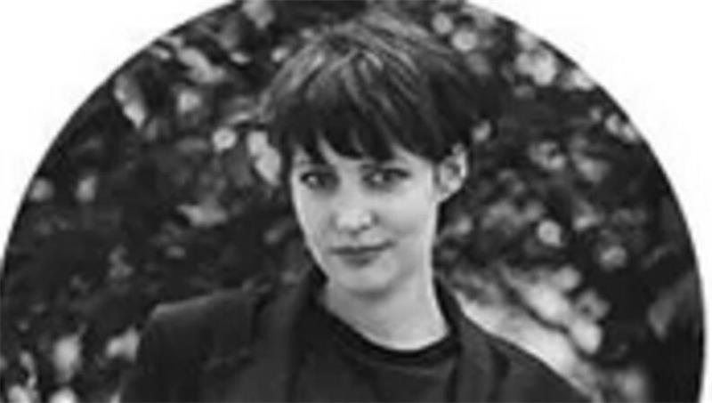 Theresa Bell liest in der Buchhandlung Friedrich Schaumburg aus ihrem Roman Theresa Bell liest in der Stader Buchhandlung Friedrich Schaumburg aus ihrem Roman „Sepia und das Erwachen der Tintenmagie“.