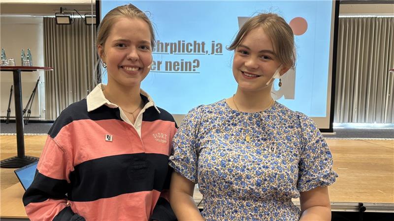 Theresa Braun (links) und Clara Torborg sind für ein verpflichtendes Gesellschaftsjahr.