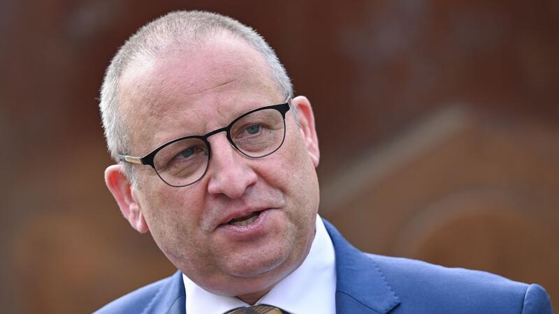 ArcelorMittal-Chef: Grüner Wasserstoff noch zu teuer Thomas Bünger, CEO von ArcelorMittal Bremen und Eisenhüttenstadt, nimmt an einer Pressekonferenz teil.