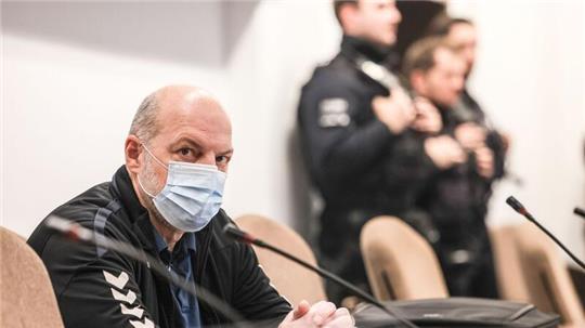 Thomas Drach sitzt im Gerichtssaal auf der Anklagebank.