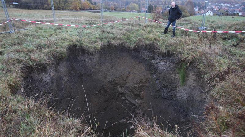 300 Jahre alter Schacht im Harz stürzt ein Thomas Finkeldey hat das Loch als Spezialist für Altbergbau genauer unter die Lupe genommen.