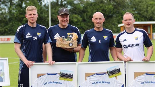 Thomas Lamann (Zweiter von links) während der Verabschiedungen nach der vergangenen Saison. Nach einem Jahr als Co-Trainer ist er nun Cheftrainer.