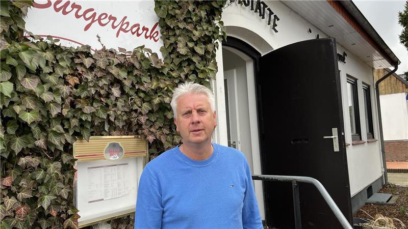 Thomas Lautner vor der Gaststätte am Bürgerpark. Mit der Gaststätte war er zufrieden, wie er erzählt. 