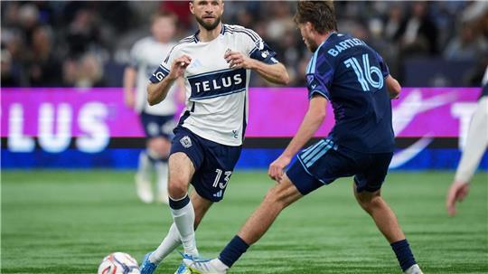 Thomas Müller (l) gehört zu den Spielern mit den höchsten Jahresgehältern in der MLS. (Archivbild)