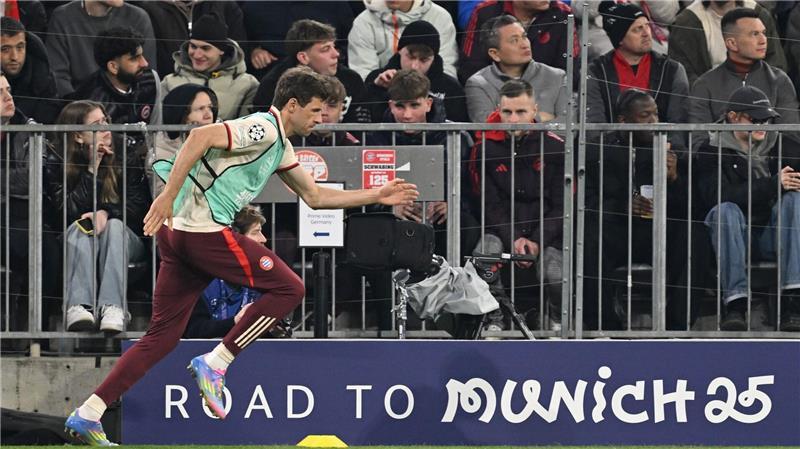 Müllers Joker-Tor reicht nicht - Bayern droht Inter-K.o. Thomas Müller musste als Reservist auf der Münchner Bank Platz nehmen.