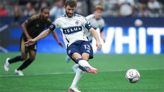 Thomas Müller trifft für Vancouver vom Punkt.