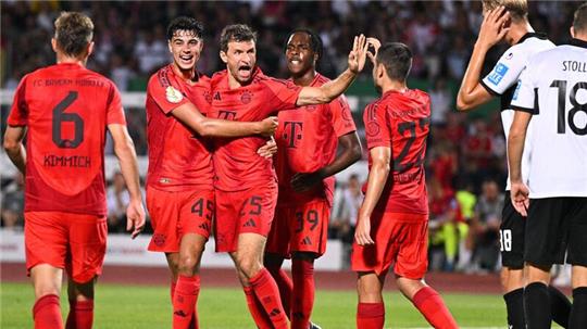 Thomas Müller trifft mehrfach beim ersten Pflichtspielsieg unter Kompany.