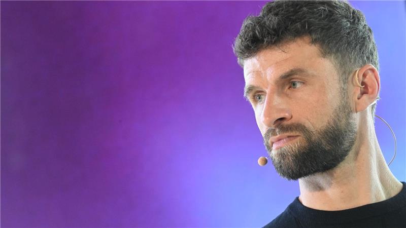 Klopp mit Entschuldigung: Hätte mir „aufs Maul hauen können“ Thomas Müller verteidigt seinen Auftritt als TV-Experte mit Jürgen Klopp. (Archiv)