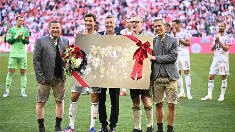 Bayern-Sieg zum Müller-Abschied - Dank an „75.000 Herzen“ Thomas Müller wird vor seinem letzten Bayern-Heimspiel verabschiedet.