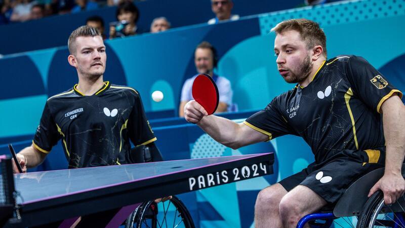 Thomas Schmidberger (l) und Valentin Baus haben bei den Paralympics die Silbermedaille gewonnen.