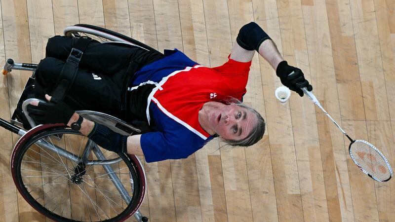 Buxtehuder Parabadmintonspieler Thomas Wandschneider holt Medaille Thomas Wandschneider holt zum Schlag aus.
