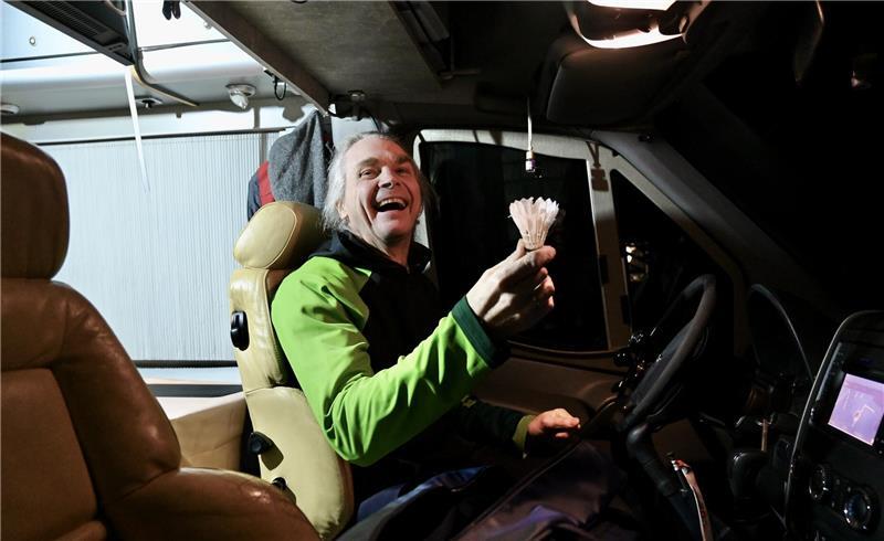 Paralympics-Sensation mit 60: Zu Hause bei Thomas Wandschneider Thomas Wandschneider in seinem zweiten Zuhause, einem umgebauten Mercedes-Sprinter.