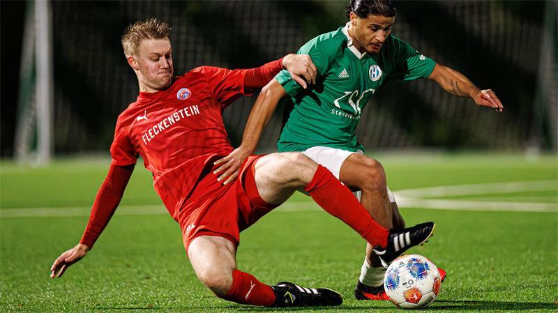 Thore Nissen (links) verpasste die letzten drei Derbys und verteidigte mit Leidenschaft.