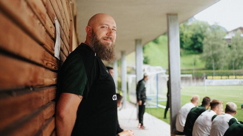 Dieser Buxtehuder ist Zeugwart beim Zweitliga-Spitzenreiter FC St. Pauli Thorge Düwer arbeitet seit 2016 beim Kiezclub.