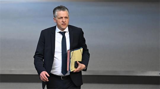 Thorsten Frei kehrt vom Aktenjob im Kanzleramt zurück in den Bundestag, um dort die mächtige Unionsfraktion zu führen. (Archivbild)