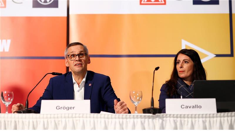 Thorsten Gröger und Daniela Cavallo sehen die Tarifeinigung von Ende 2024 weiter als verbindliche Grundlage für die Zukunft der VW-Standorte. (Archivbild)