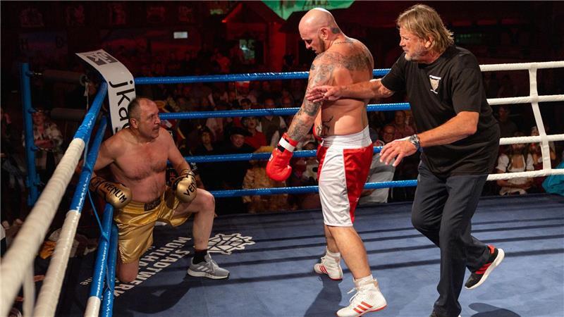 Thüringen gewinnt den Bratwurst-Boxkampf.