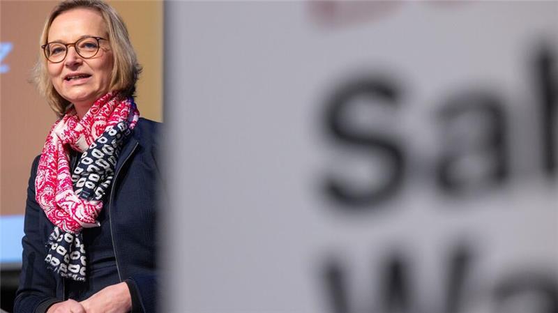 BSW sagt Ja zur Koalition in Thüringen Thüringens BSW-Chefin Katja Wolf betonte bei einer Mitgliederversammlung in Ilmenau ihre inhaltliche Nähe zur Parteigründerin Sahra Wagenknecht.
