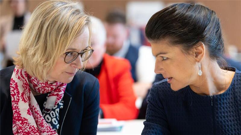 BSW sagt Ja zur Koalition in Thüringen Thüringens BSW-Chefin Katja Wolf und Parteigründerin Sahra Wagenknecht zeigten sich nach einem Streit im Zuge der Koalitionsverhandlungen nun bei einem Landesparteitag versöhnlich.