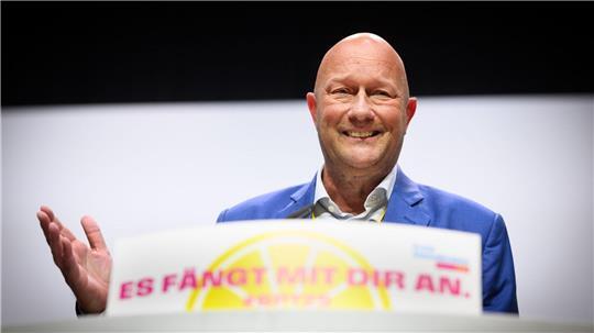 Thüringens Ex-Kurzzeitministerpräsident Thomas Kemmerich verlässt die FDP. (Archivbild)